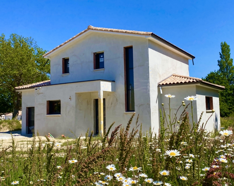 Maison à étages bord de mer