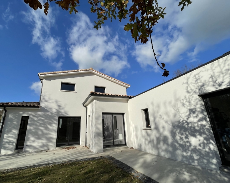 Maison à étages bord de mer